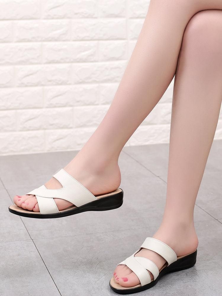 Genuine leather sandals and slippers are anti-skid for middle-aged and elderly people, fashionable for wearing flat bottomed lar - Yara fashion  60458098 Genuine leather sandals and slippers are anti-skid for middle-aged and elderly people, fashionable for wearing flat bottomed lar 